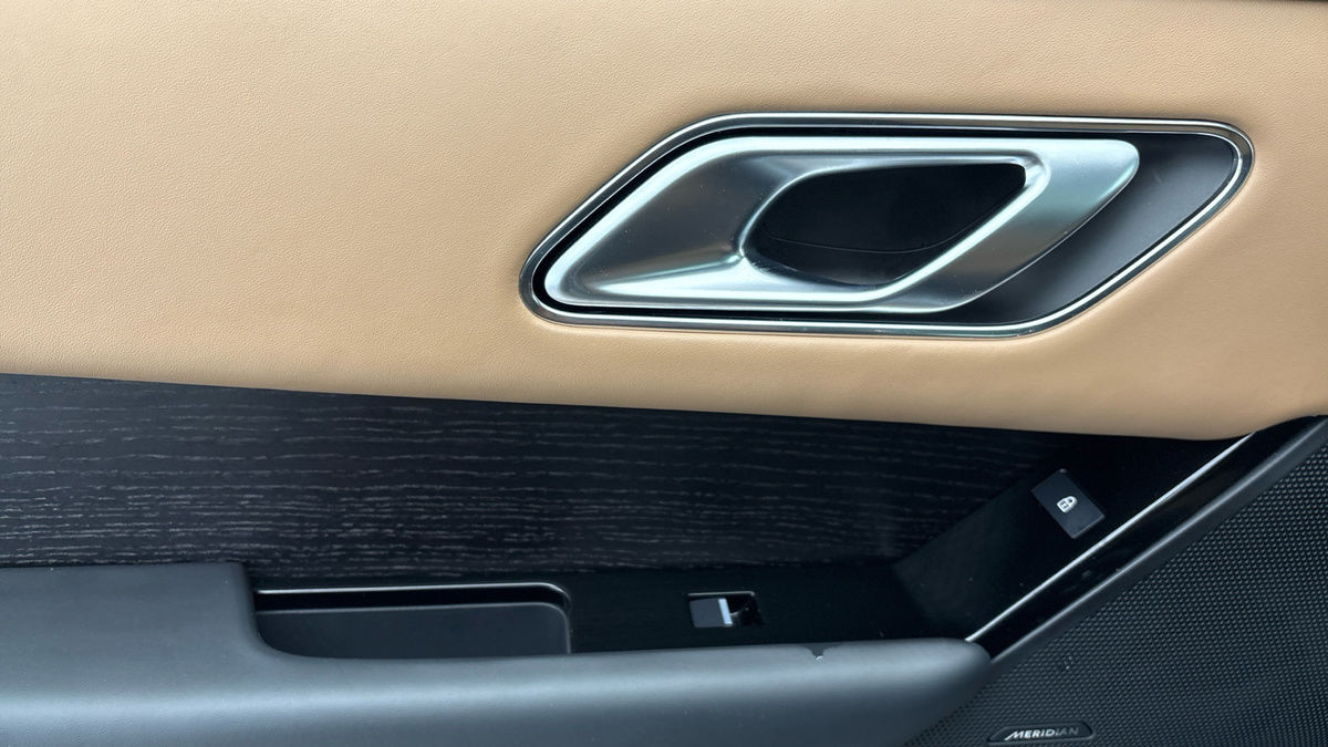 Land Rover Range Rover Velar Image 19