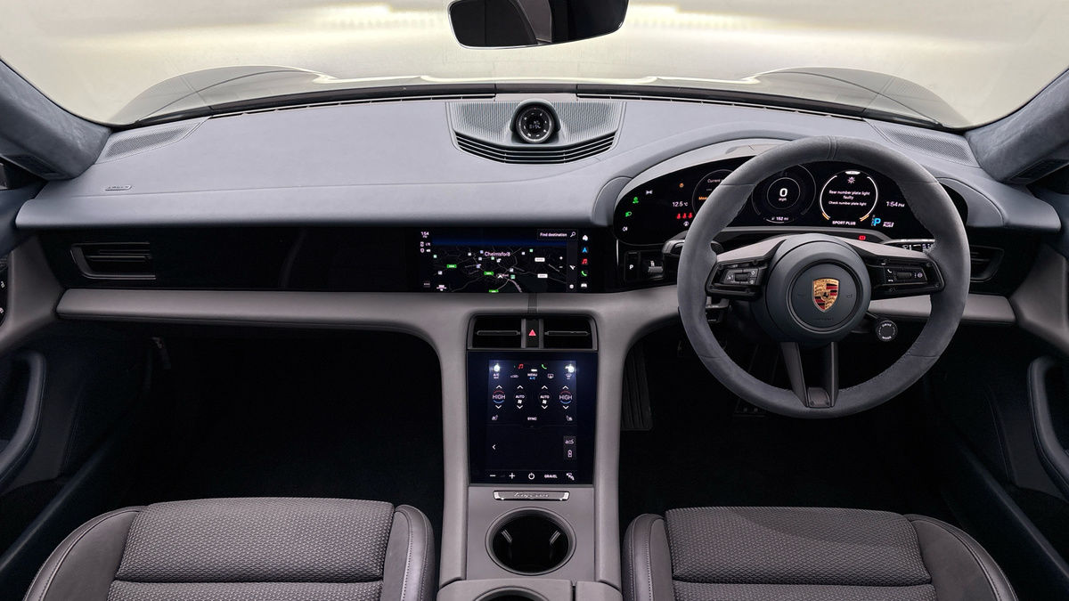 Porsche Taycan Image 12