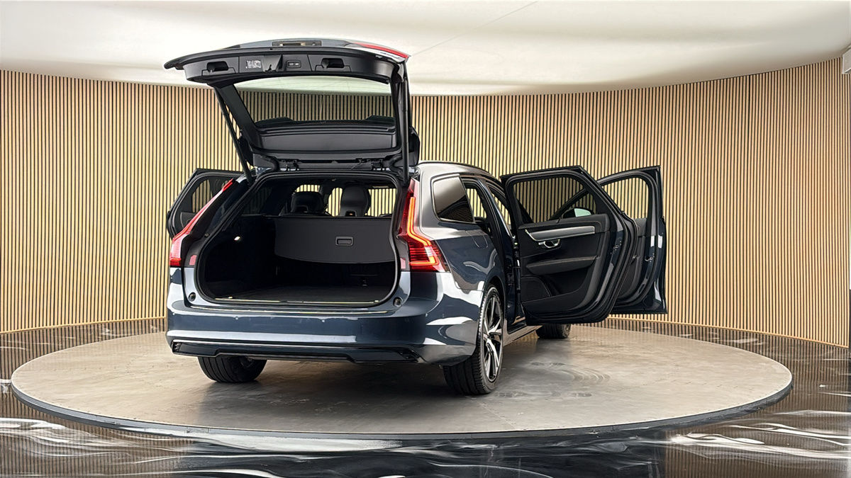 More views of Volvo V90