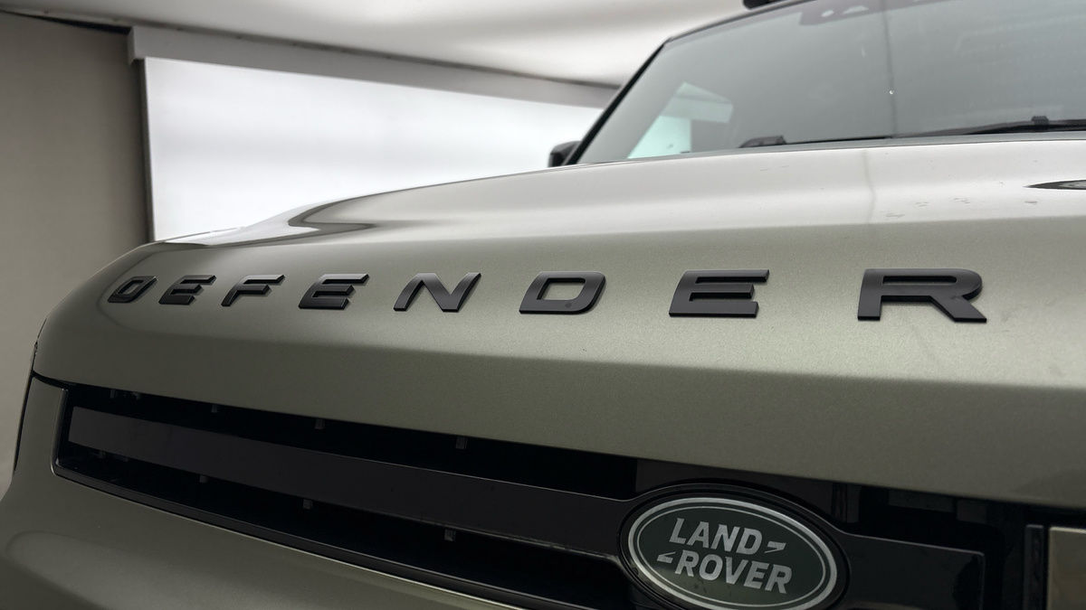 Land Rover Defender 90 Image 24