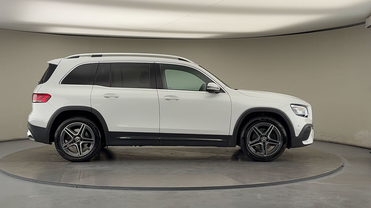 Mercedes-Benz GLB Image 16