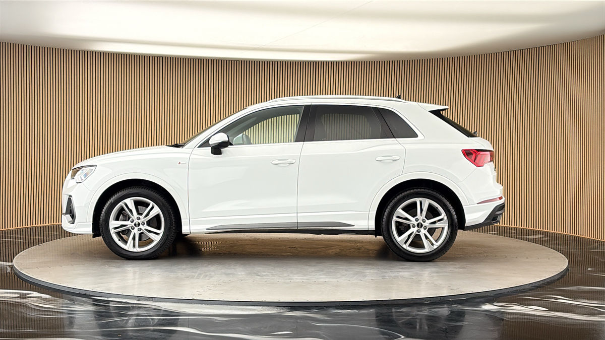 Audi Q3 Image 15