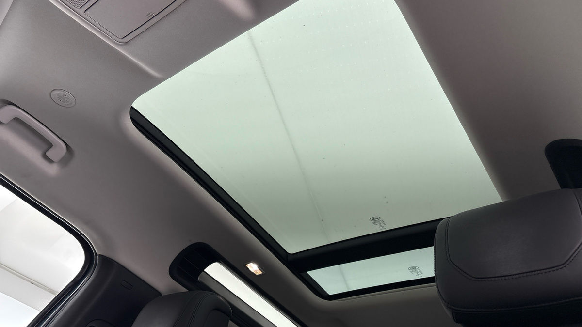 Land Rover Defender 90 Image 6