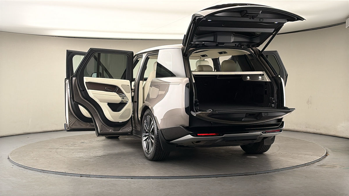 More views of Land Rover Range Rover