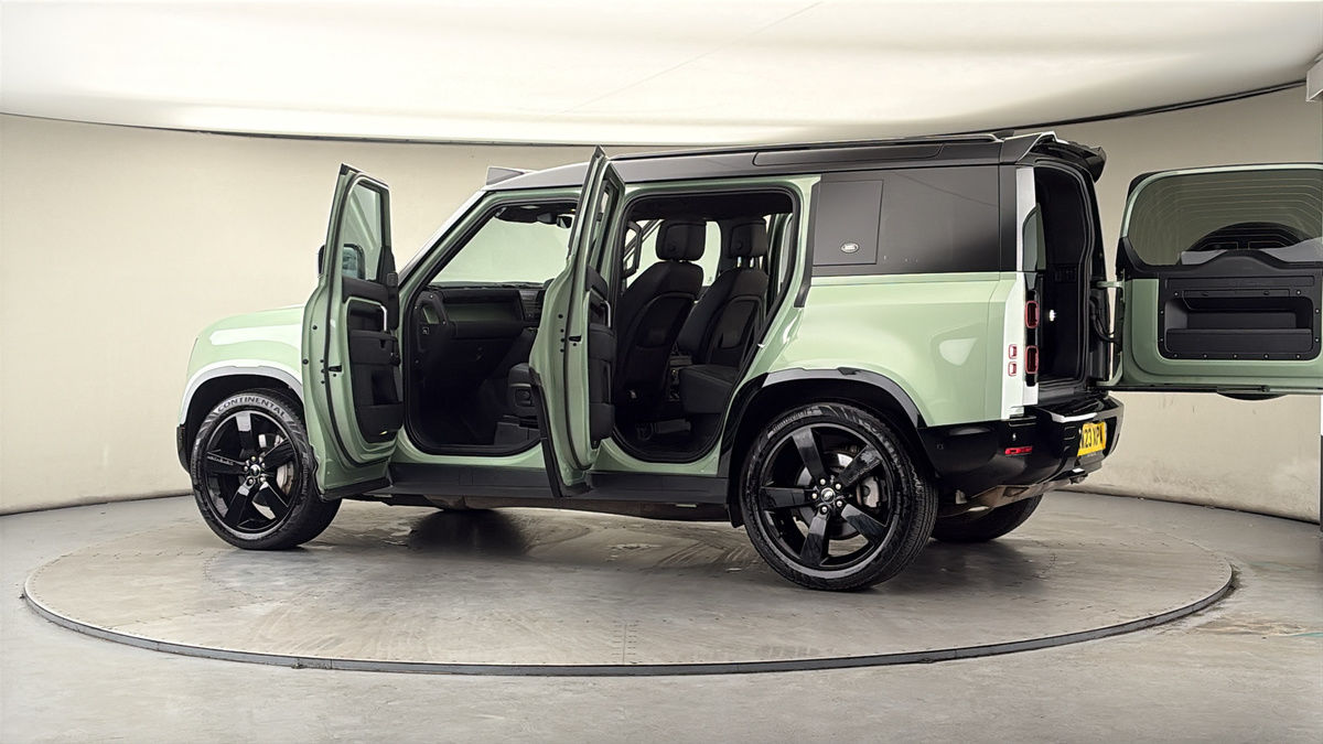 More views of Land Rover Defender 110