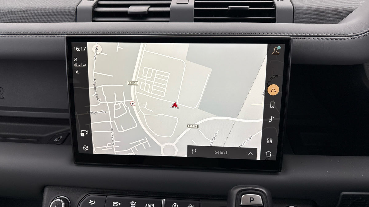 Land Rover Defender 110 Image 17