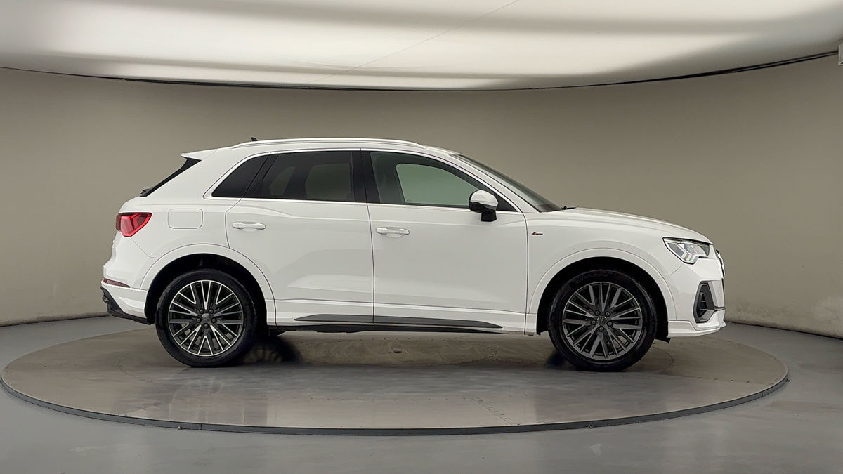 More views of Audi Q3
