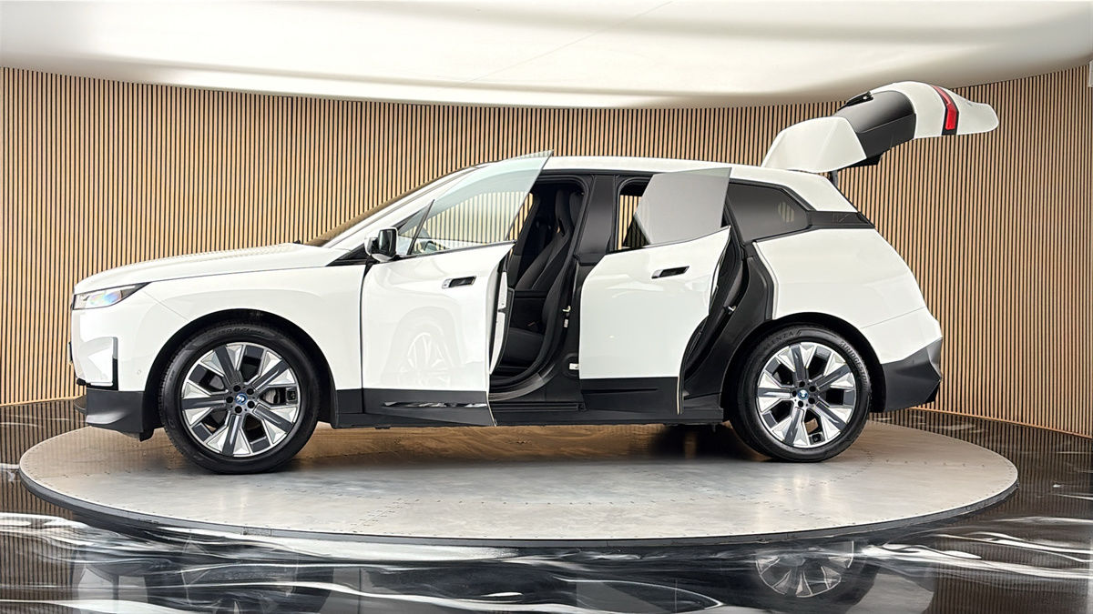 More views of BMW iX
