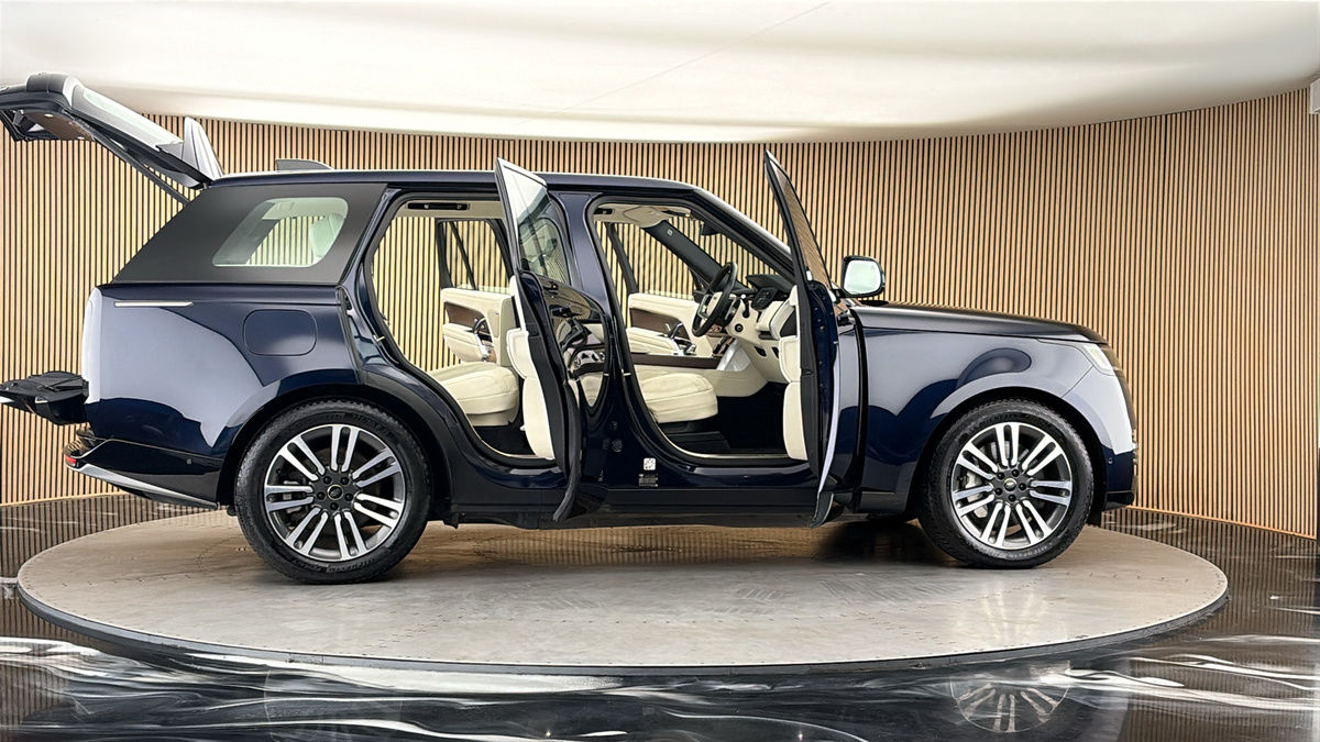 More views of Land Rover Range Rover