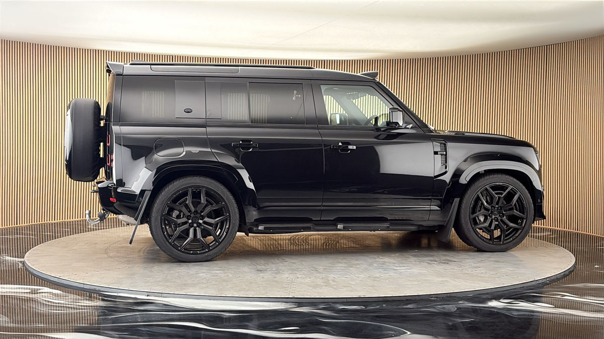 More views of Land Rover Defender 110