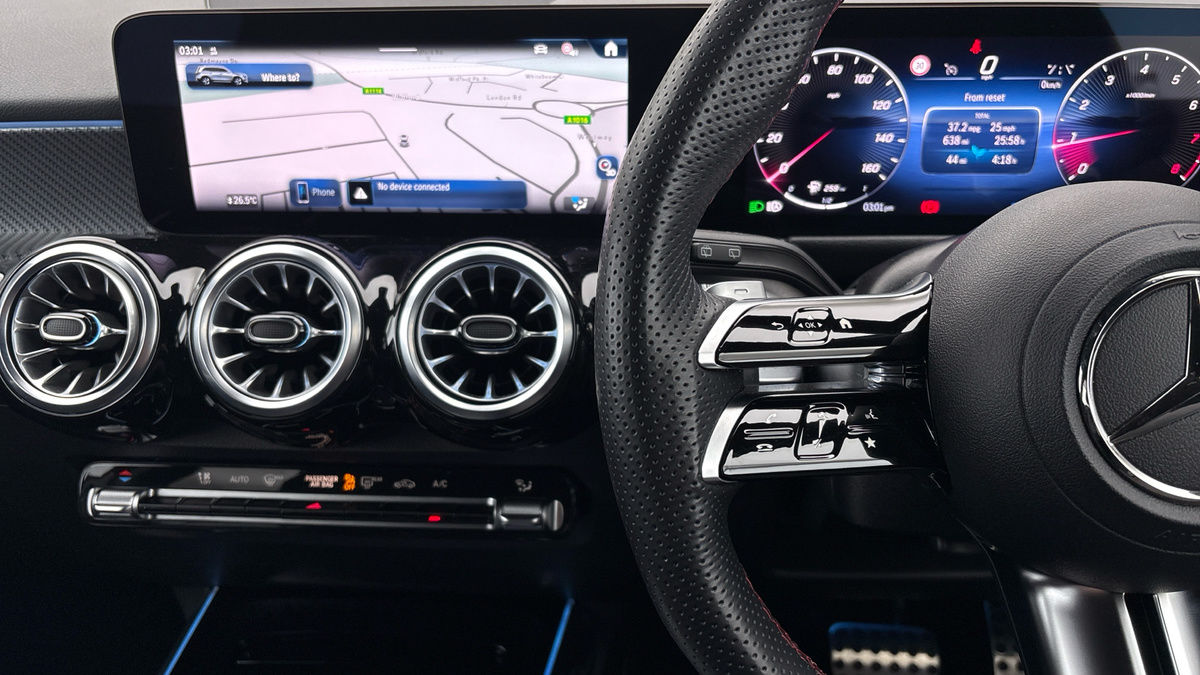 Mercedes-Benz GLB Image 13