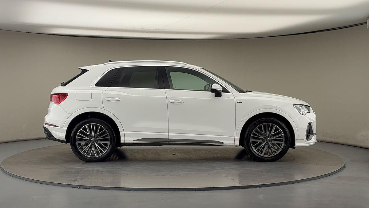 Audi Q3 Image 16
