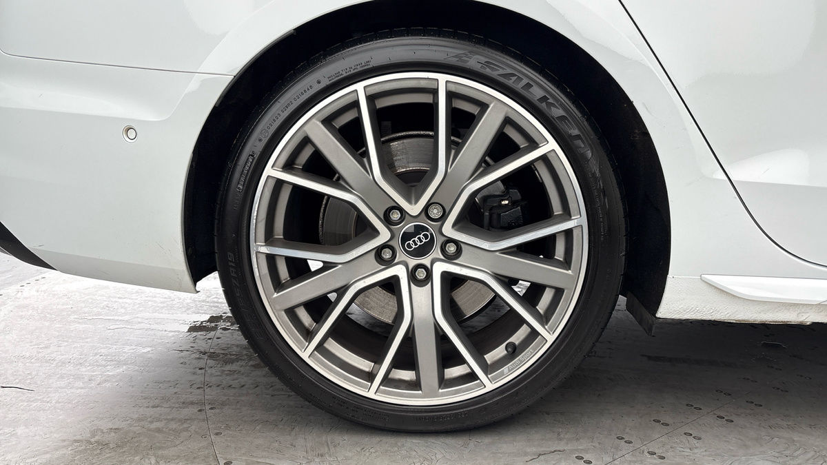 Audi S4 Avant Image 10