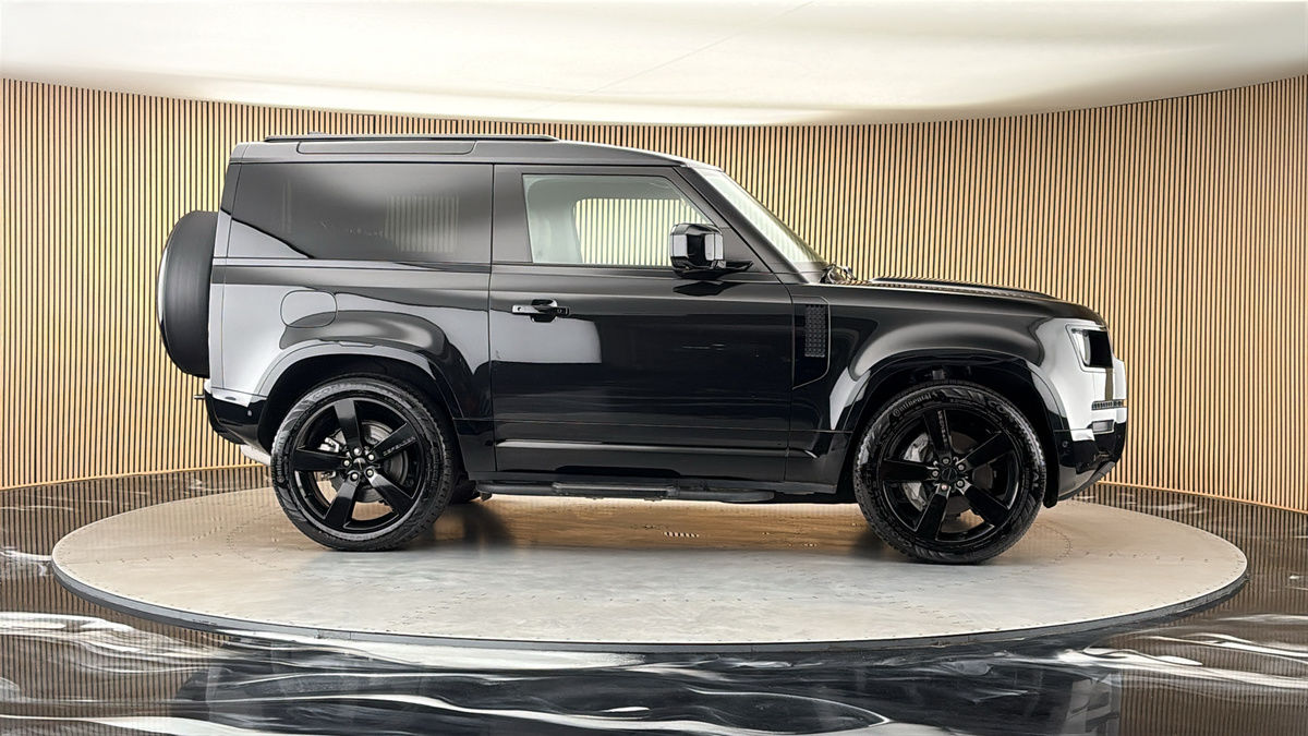 More views of Land Rover Defender 90