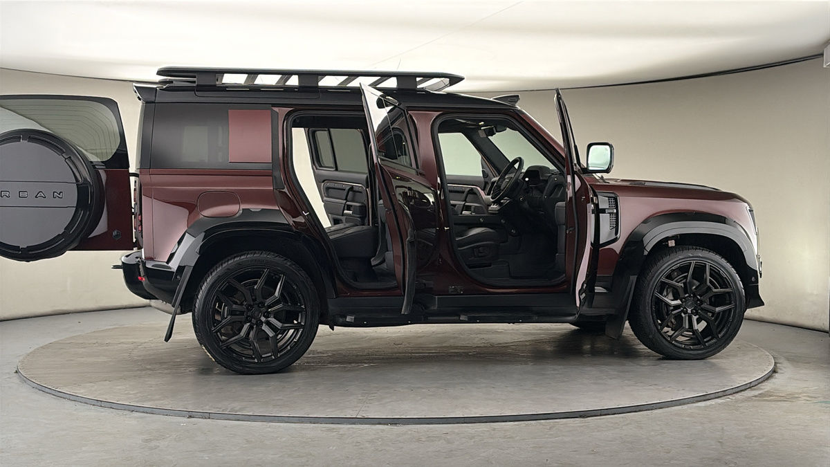 More views of Land Rover Defender 110