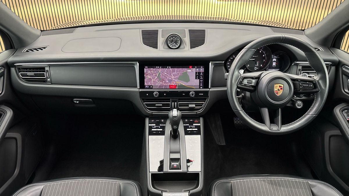 Porsche Macan Image 12