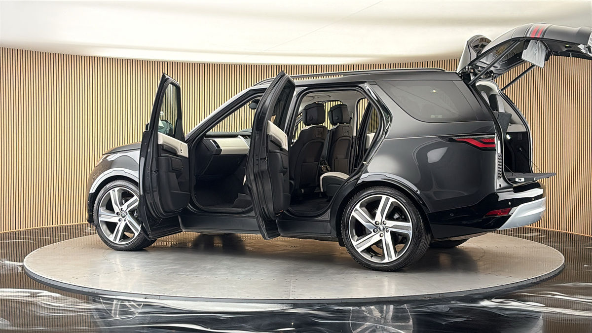 More views of Land Rover Discovery