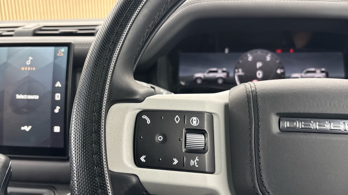 Land Rover Defender 90 Image 13