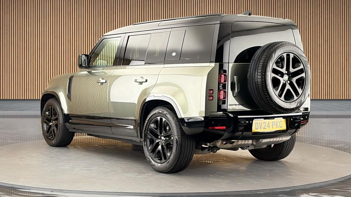 Land Rover Defender 110 Image 2