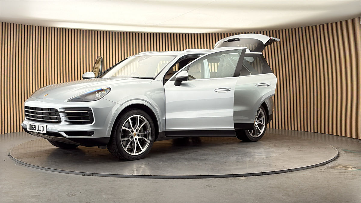 Porsche Cayenne Image 22