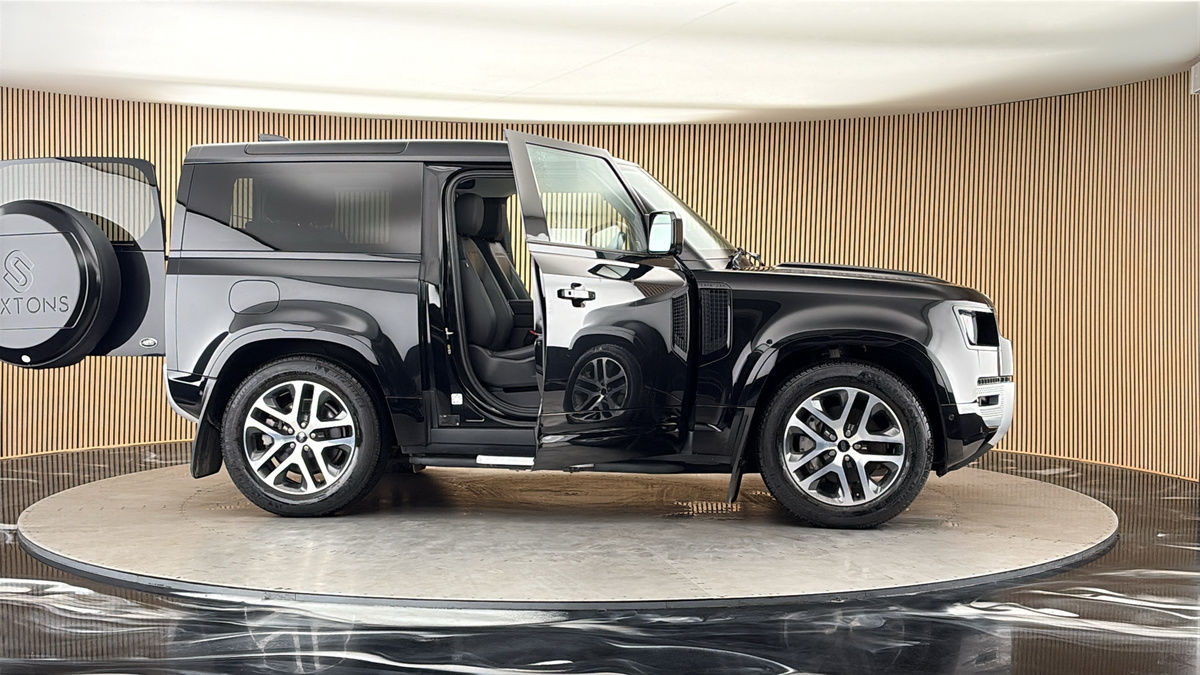 More views of Land Rover Defender 90