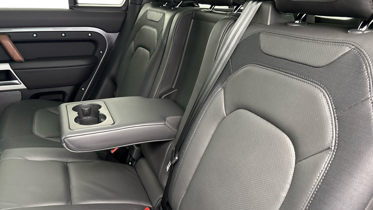 Land Rover Defender 110 Urban Image 9