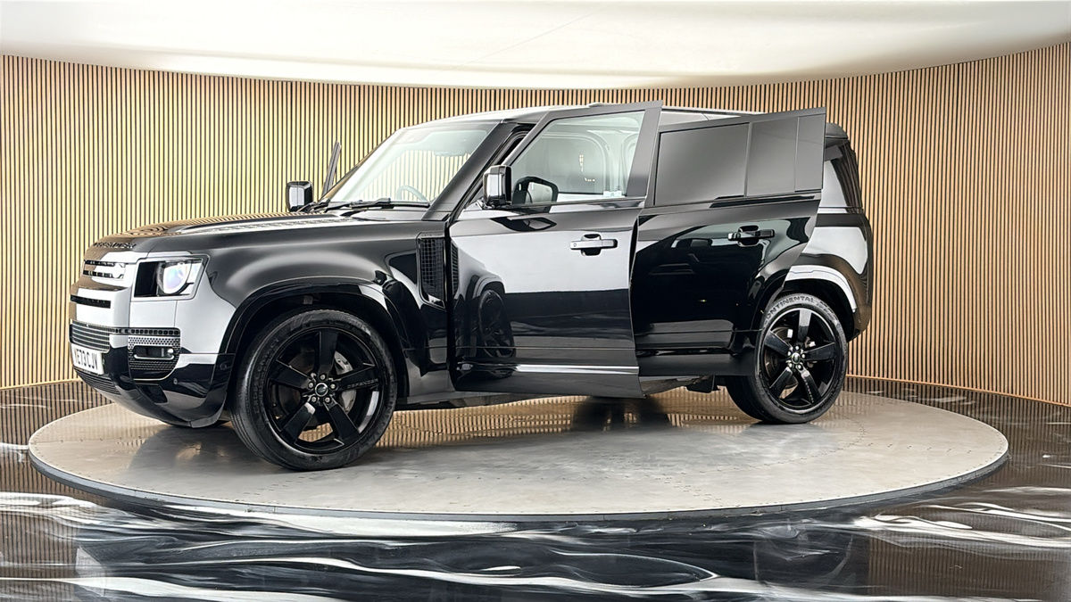 More views of Land Rover Defender 110