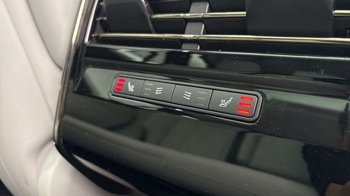 Land Rover Range Rover Sport Image 26