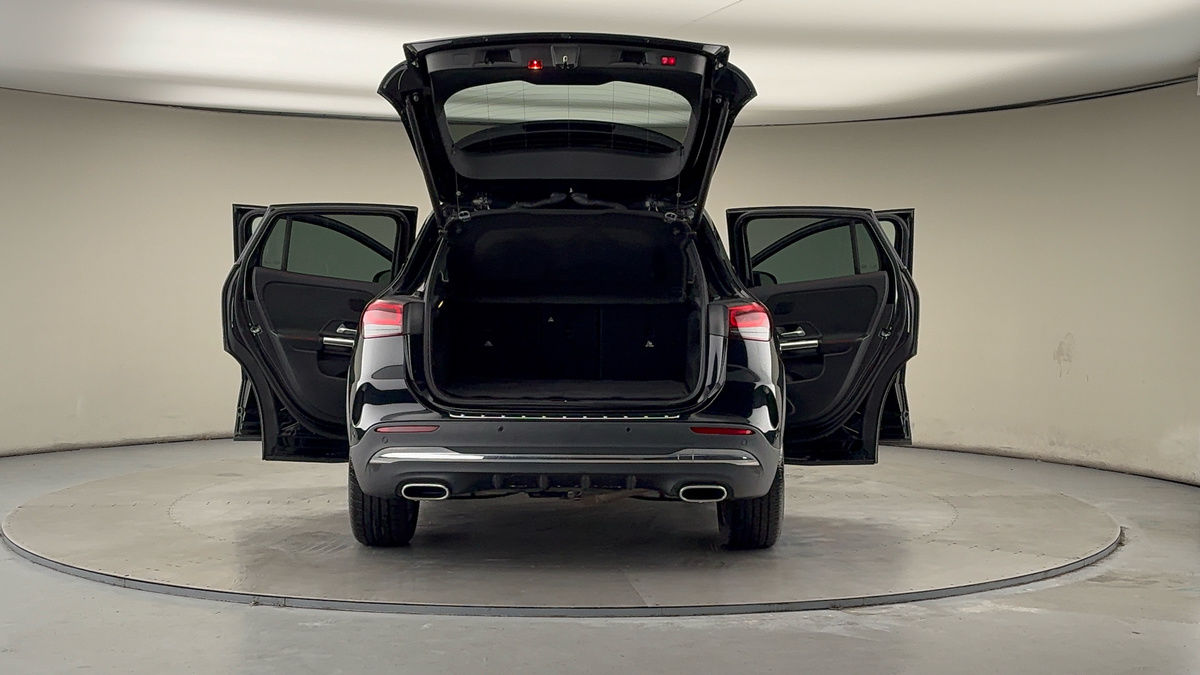 More views of Mercedes-Benz GLA