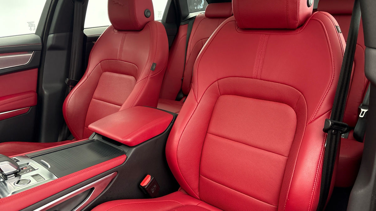 Jaguar F-PACE Image 7