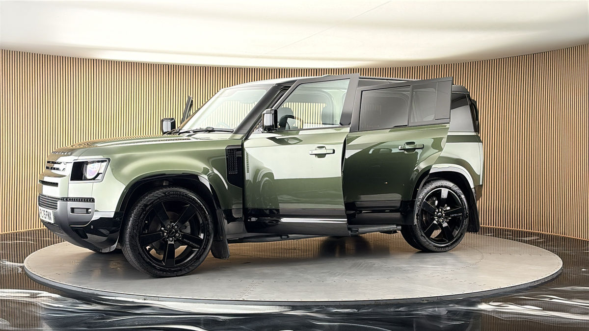 More views of Land Rover Defender 110