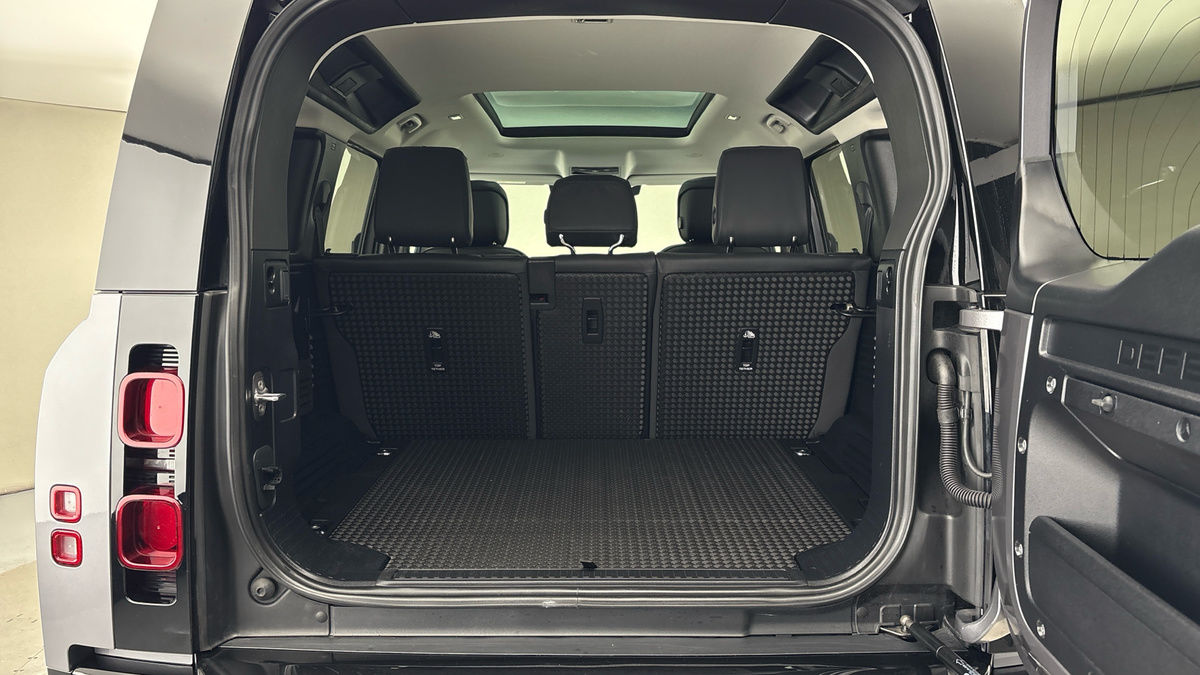 Land Rover Defender 110 Urban Image 11