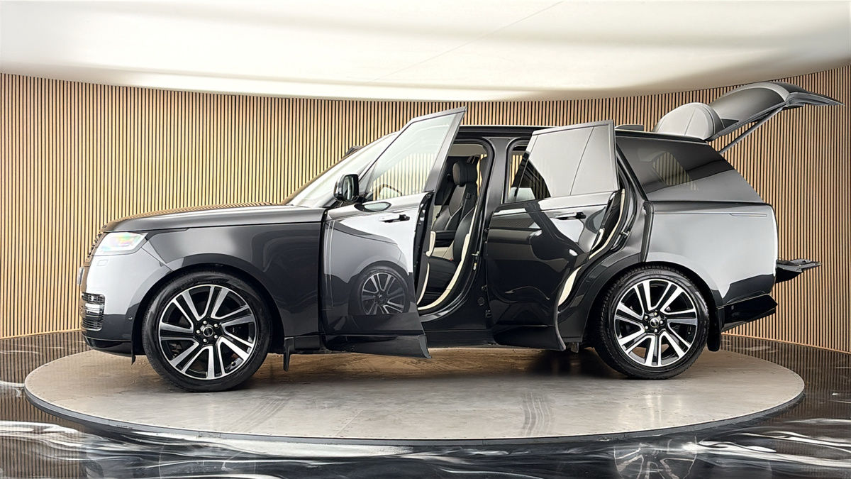 More views of Land Rover Range Rover