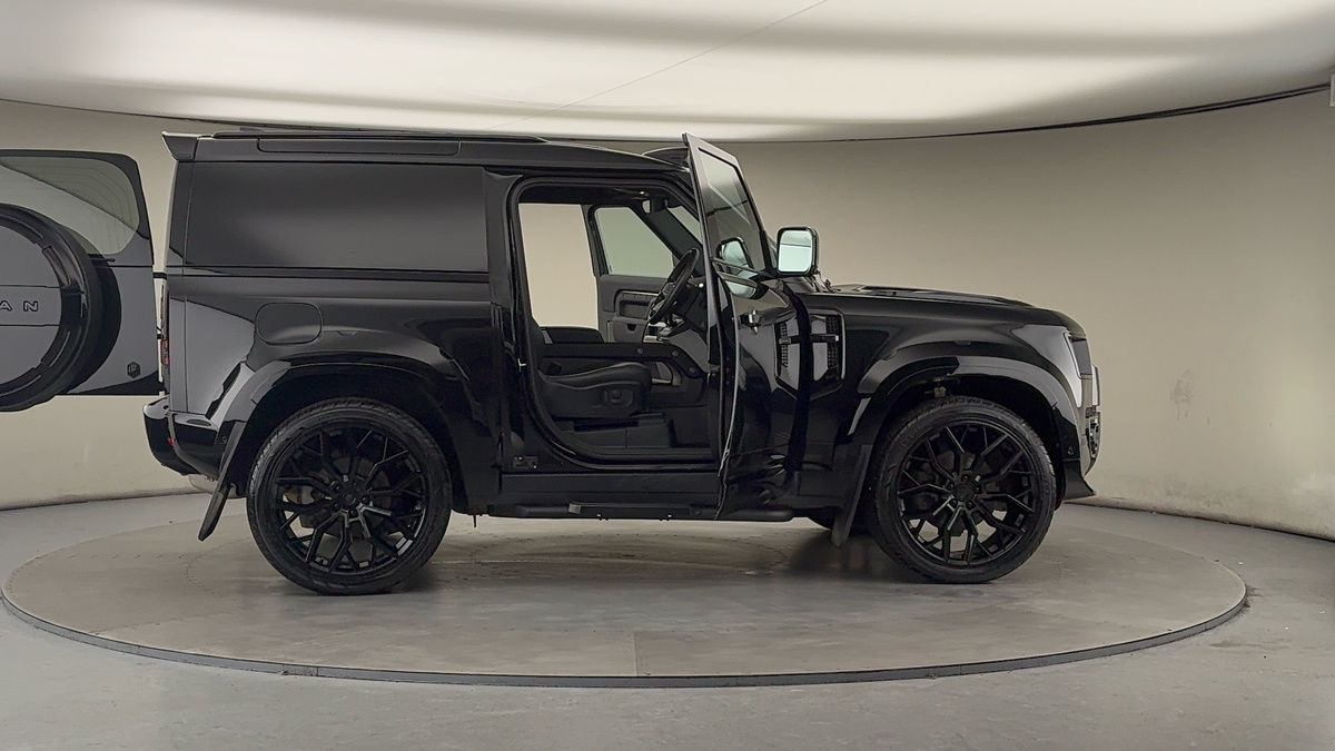 More views of Land Rover Defender 90