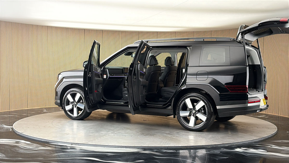 More views of Hyundai Santa Fe