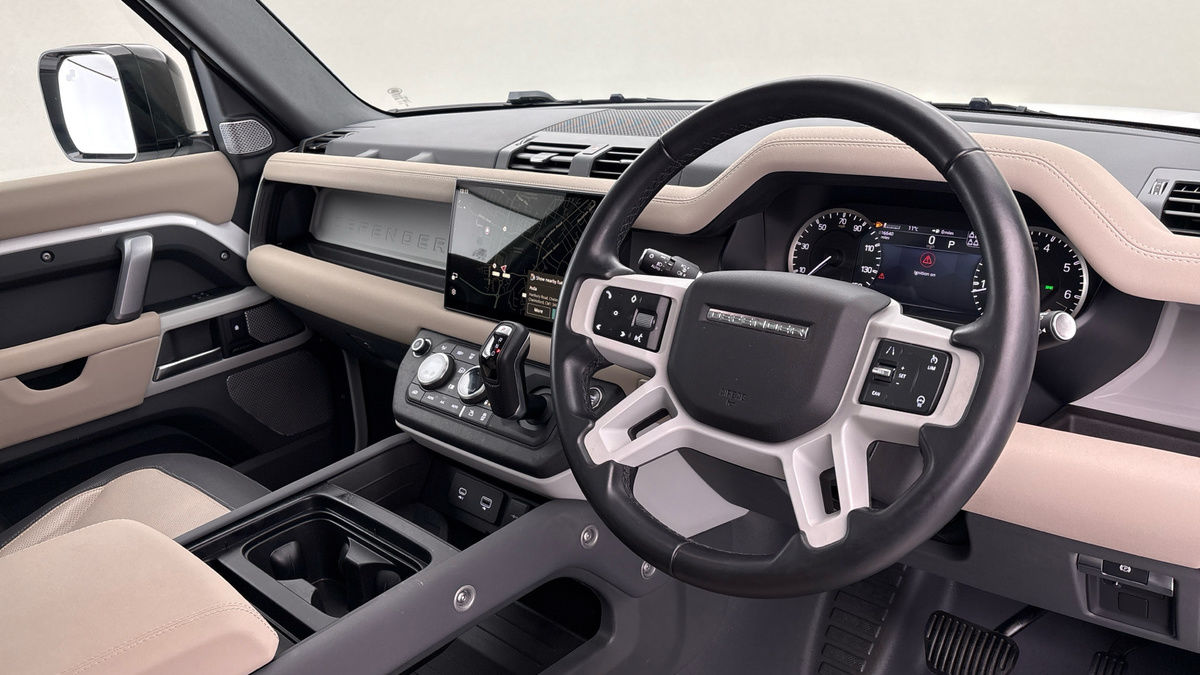 Land Rover Defender 130 Image 5