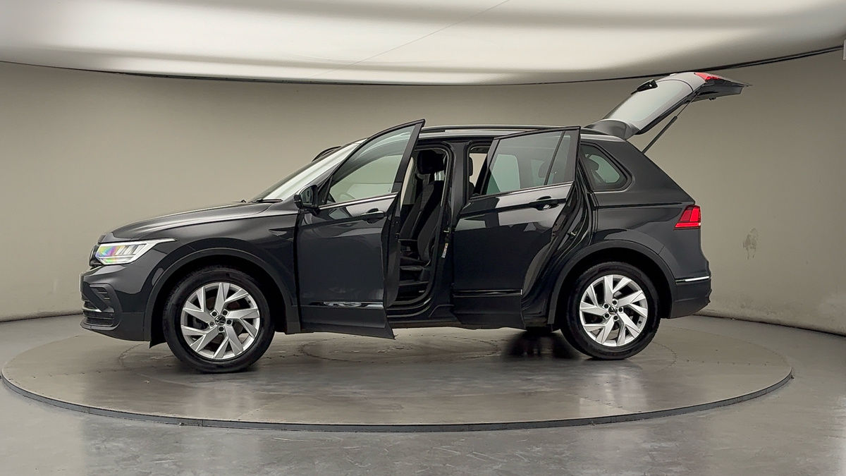 More views of Volkswagen Tiguan