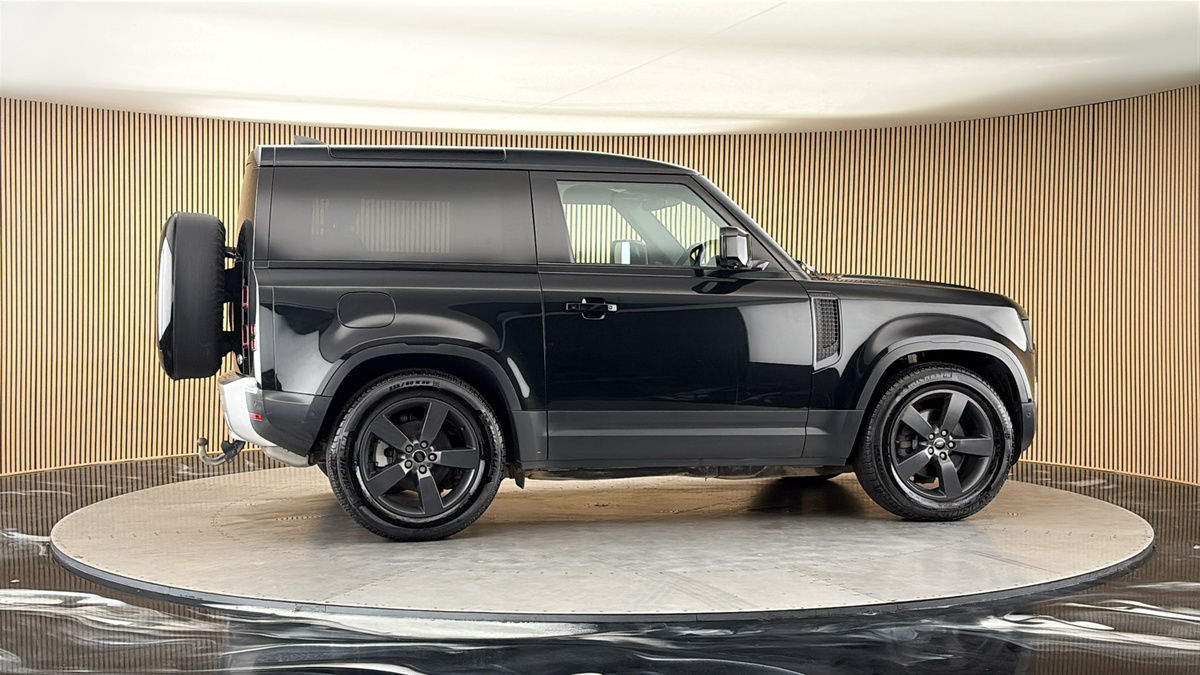 More views of Land Rover Defender 90