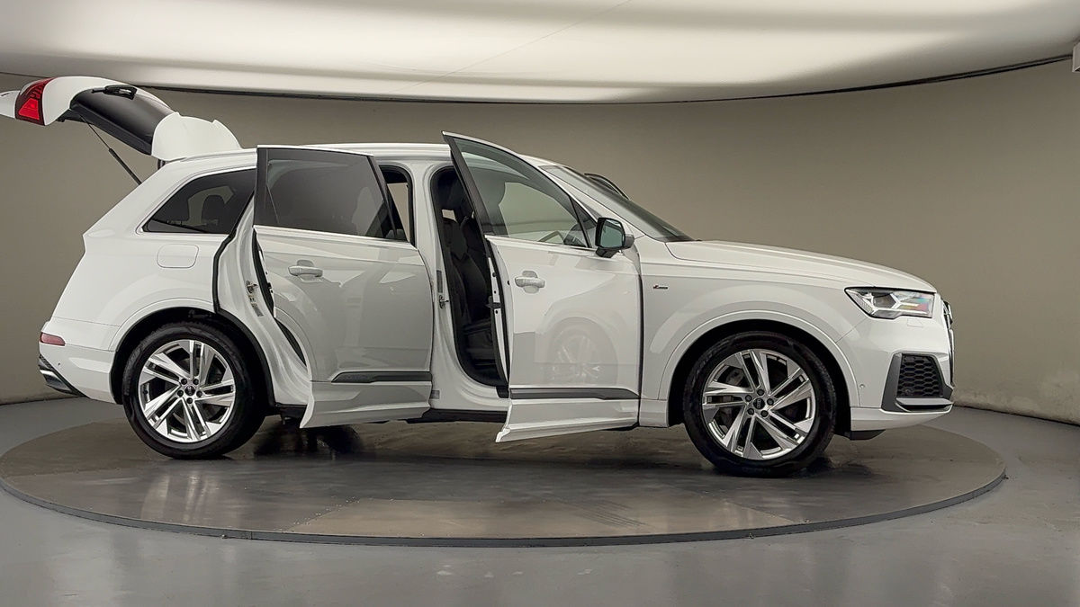 More views of Audi Q7