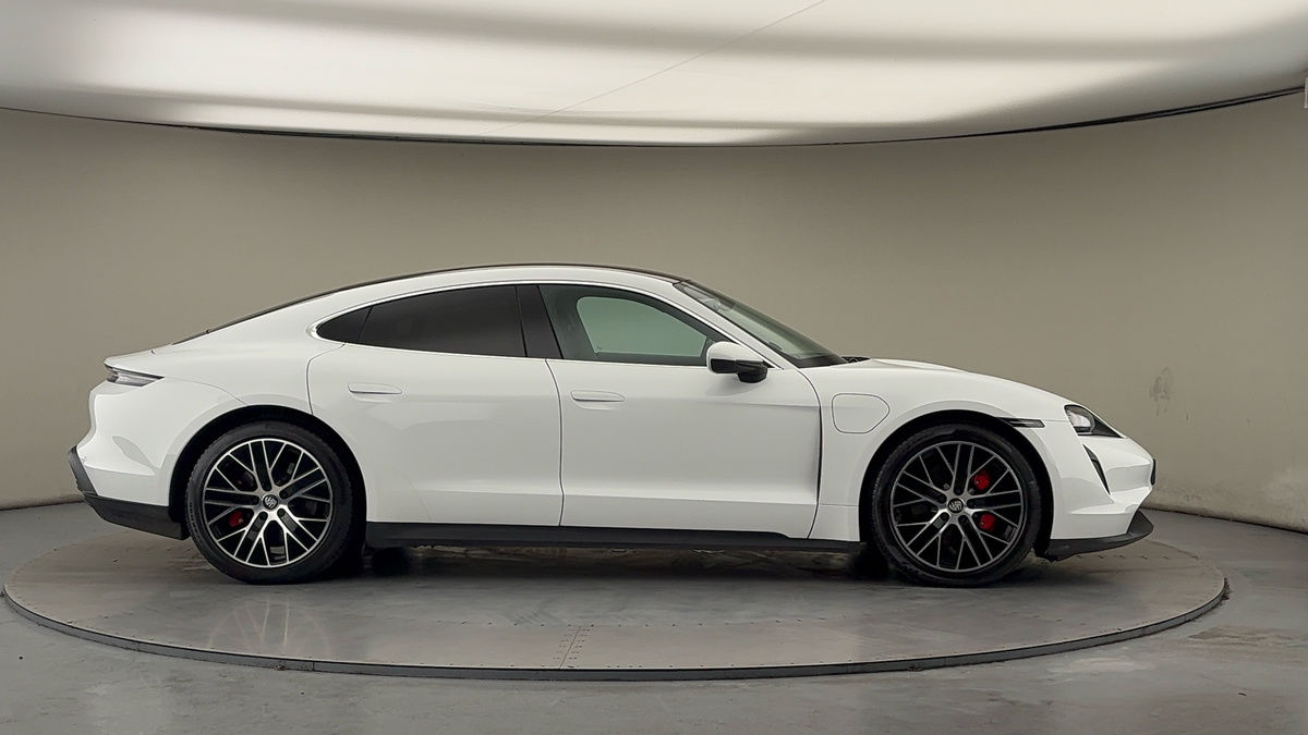 Porsche Taycan Image 16