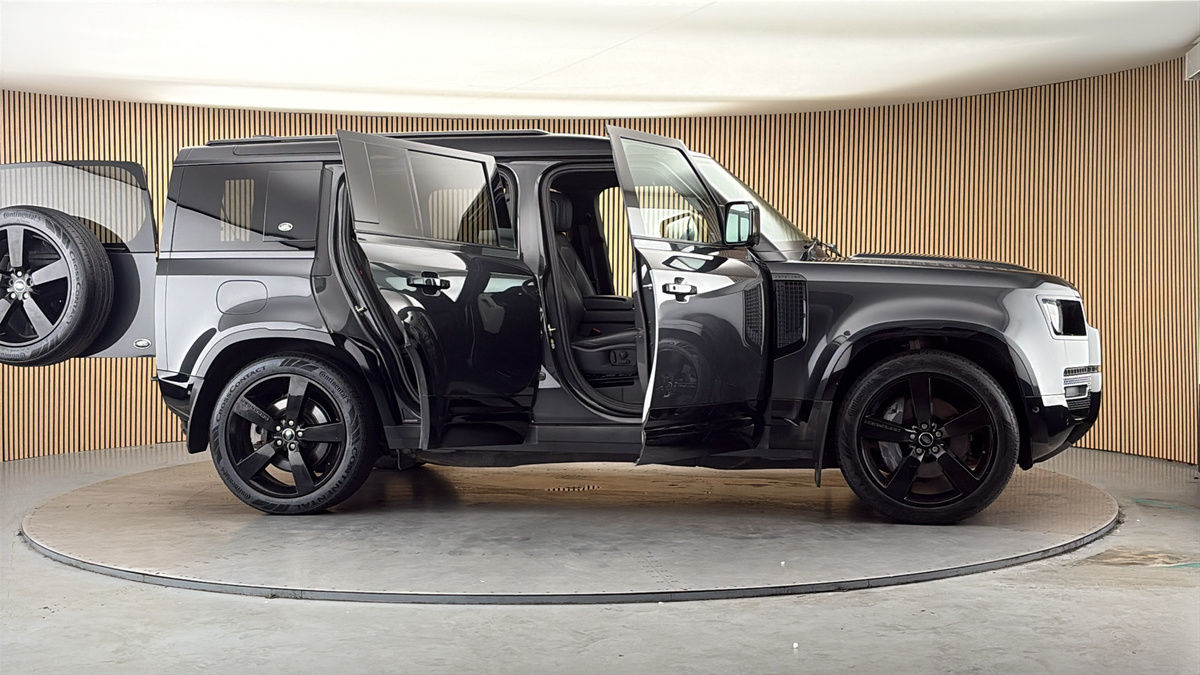 More views of Land Rover Defender 110