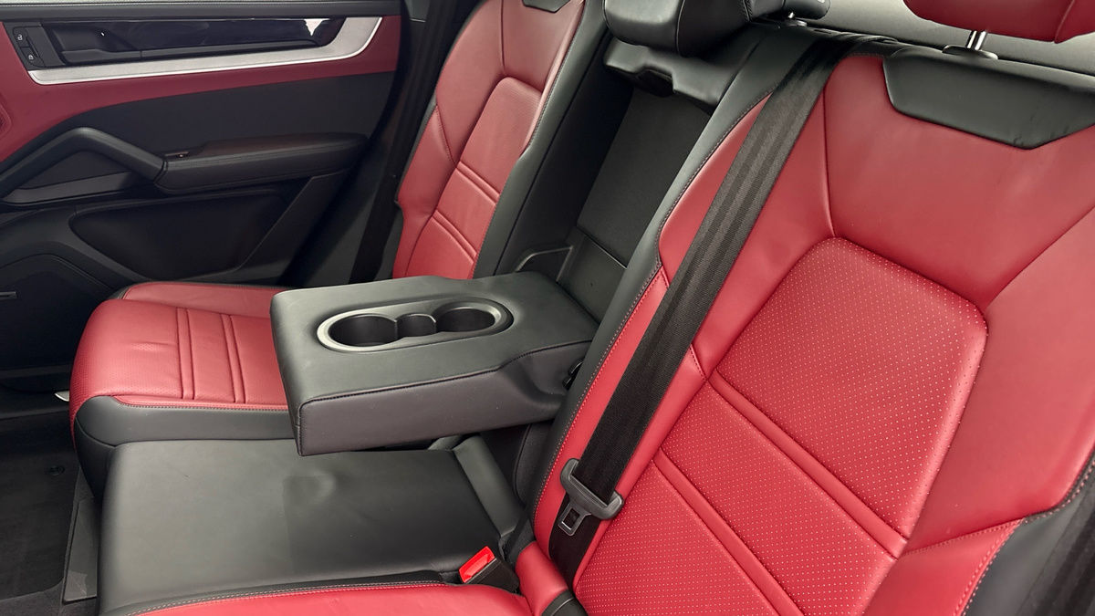 Porsche Cayenne Image 9