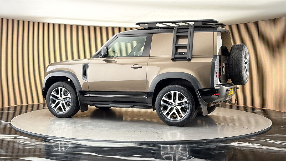 More views of Land Rover Defender 90