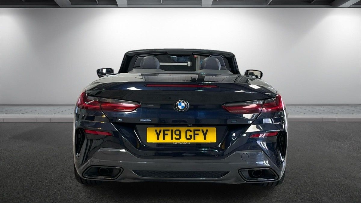 BMW 8 Series Image 4