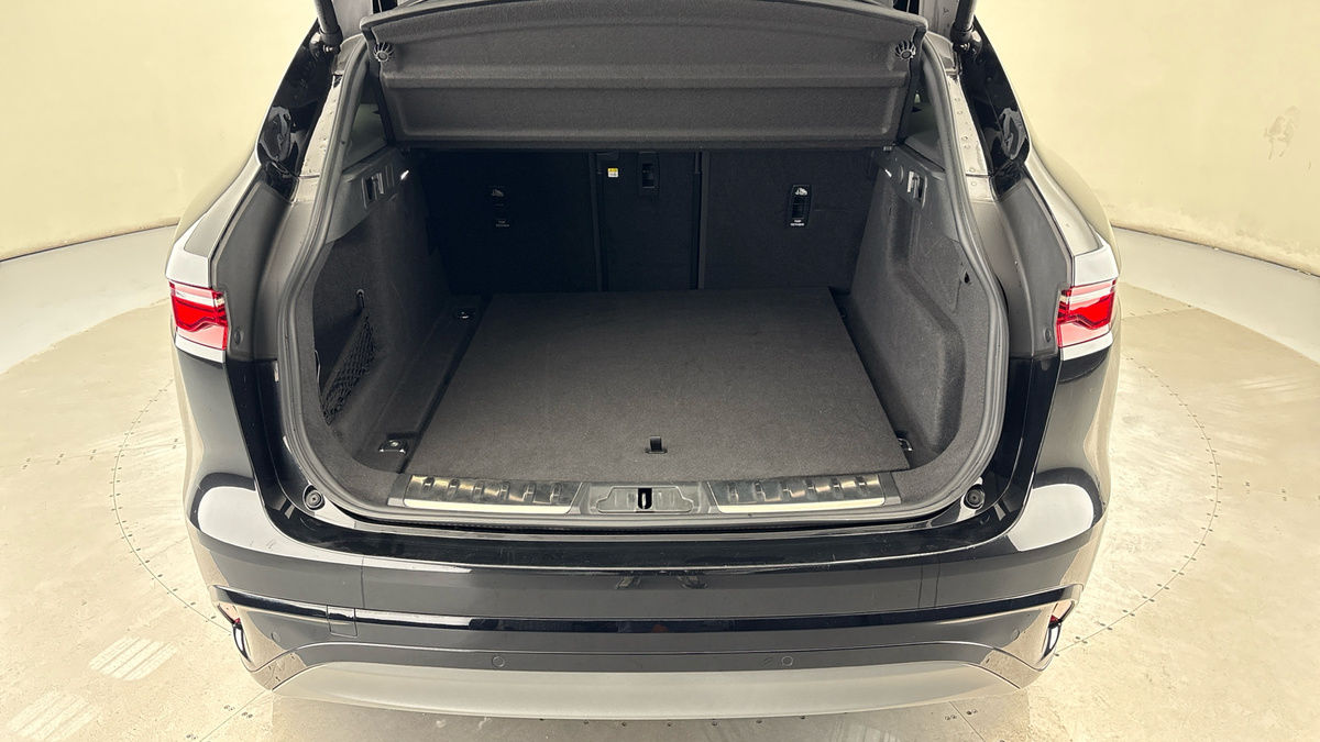 Jaguar F-PACE Image 11