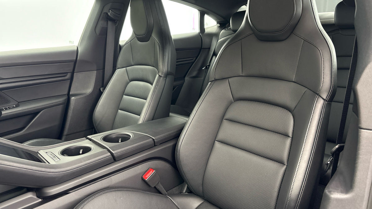 Porsche Taycan Image 8