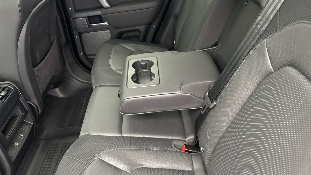Land Rover Defender 110 Image 9