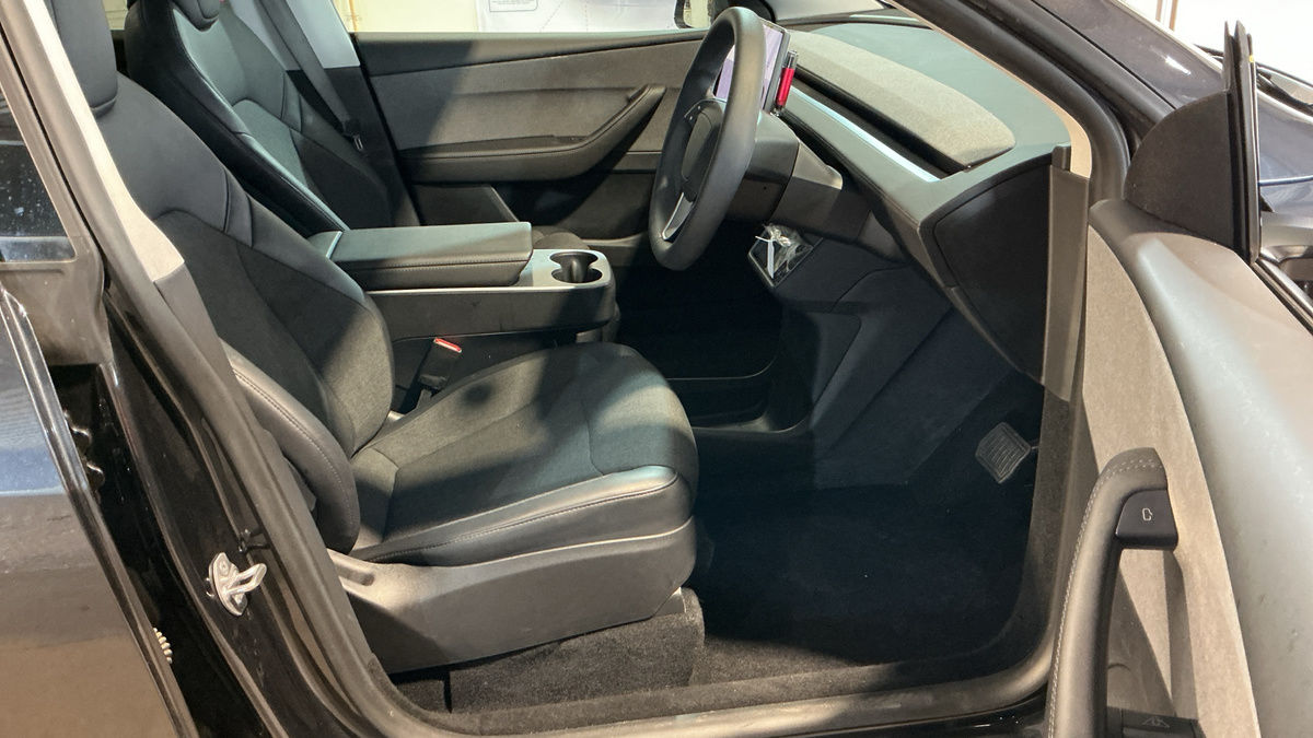 Tesla Model Y Image 9