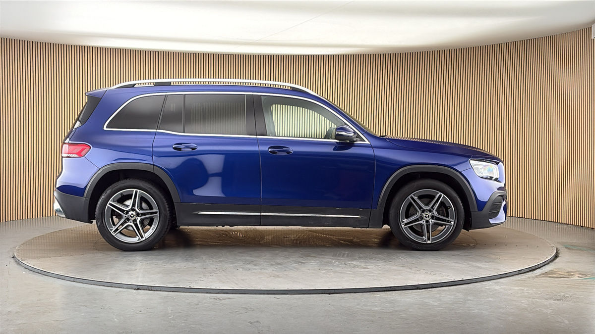 Mercedes-Benz GLB Image 16