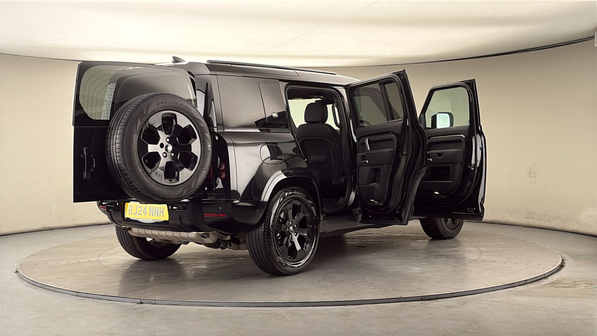 More views of Land Rover Defender 110